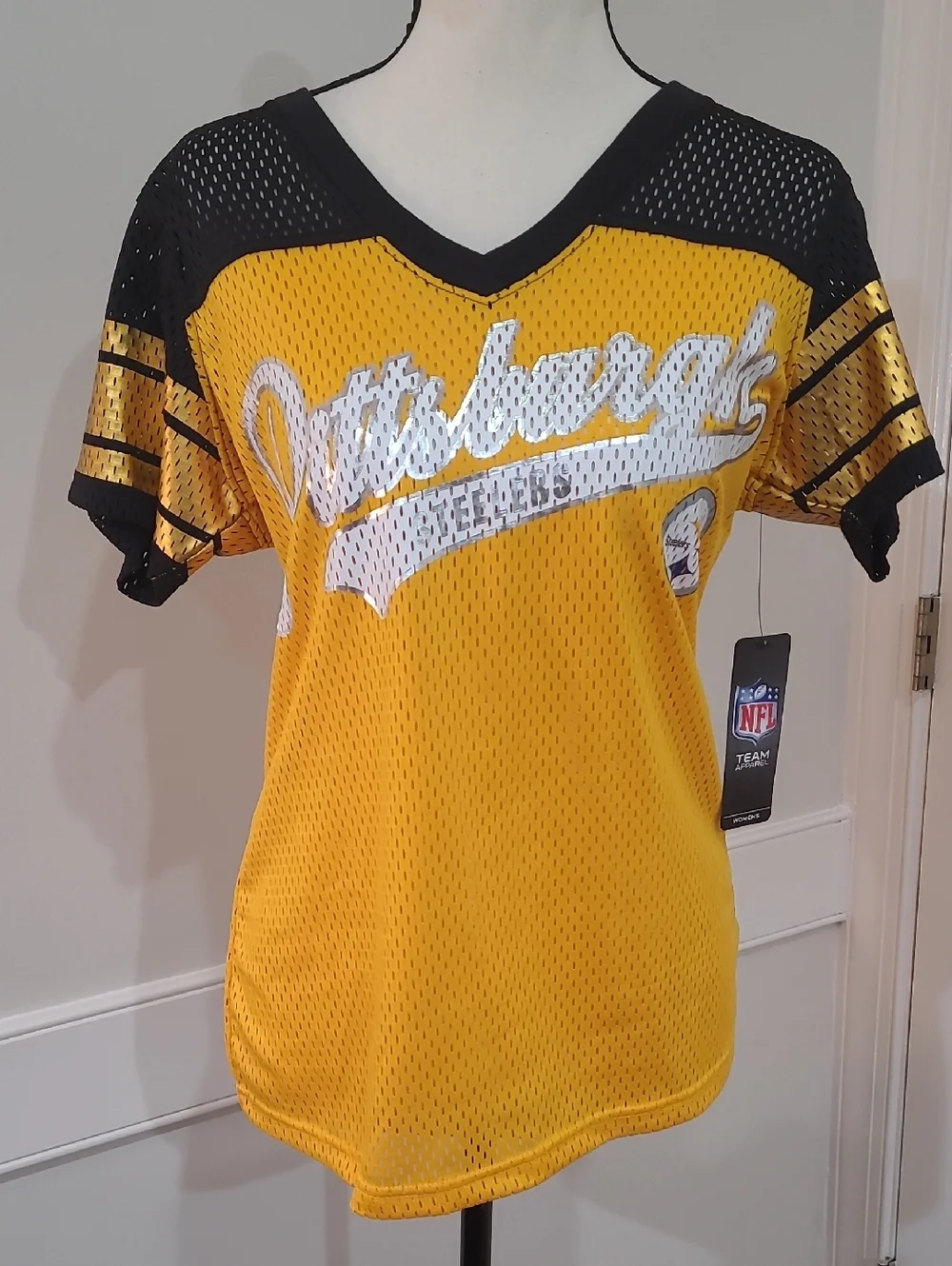 G-III Pittsburgh Steelers Women's Jersey T-Shirt. Size S